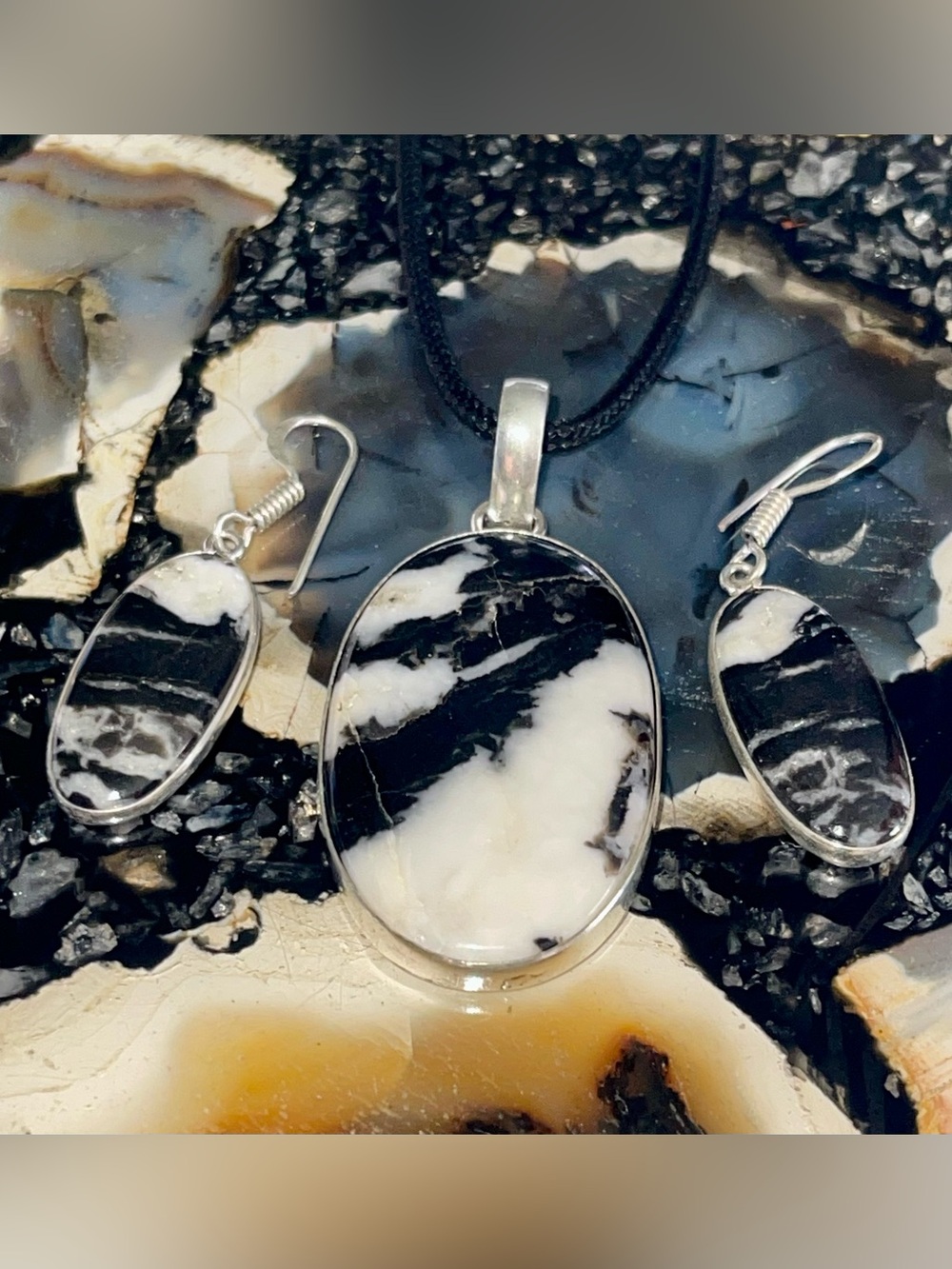 White Buffalo Turquoise Pendant & Earrings Set - Picture 14 of 17
